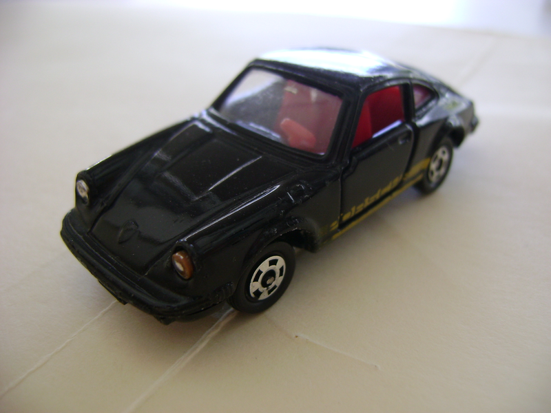 Illustration for article titled Restoration Project - Tomica 911